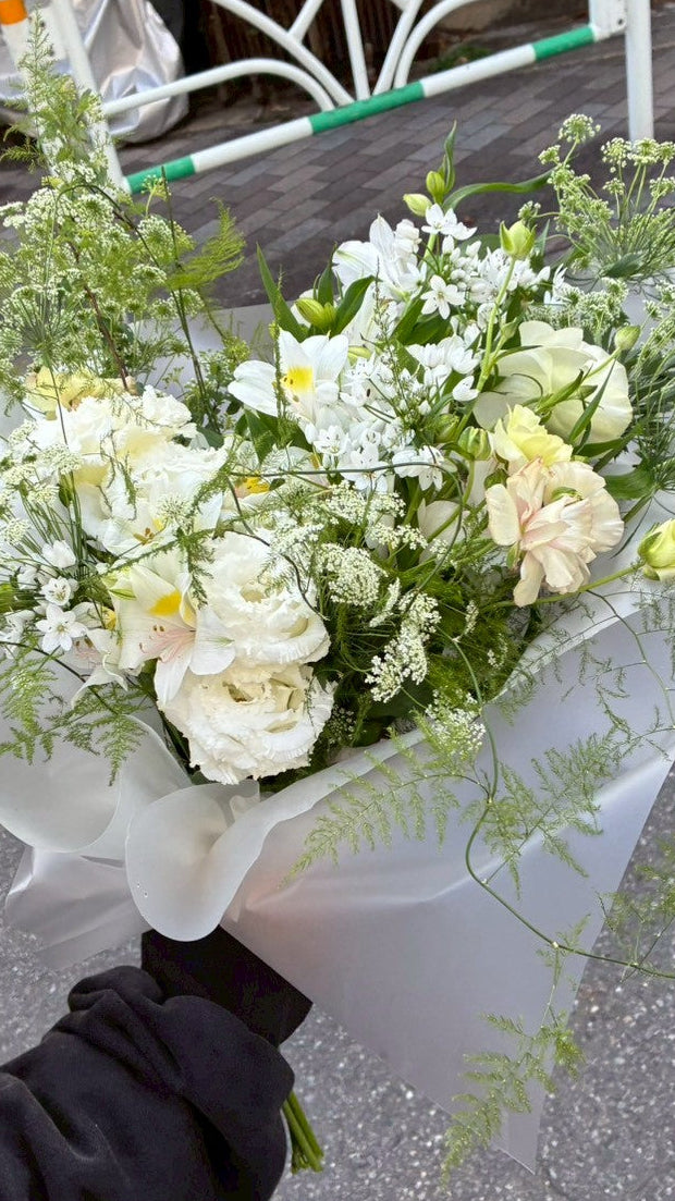 white flower bouquet